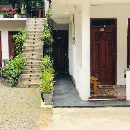 Peters Inn Ella Bagian luar foto