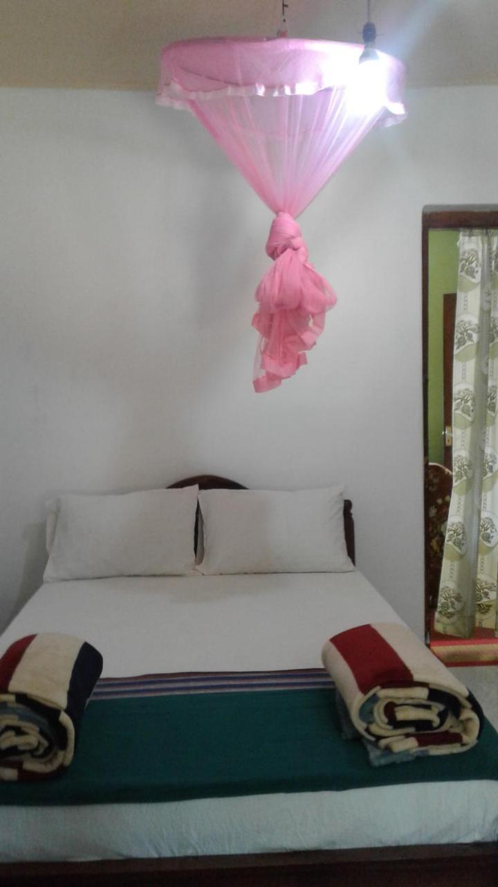 Peters Inn Ella Bagian luar foto