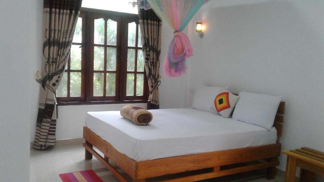 Peters Inn Ella Bagian luar foto