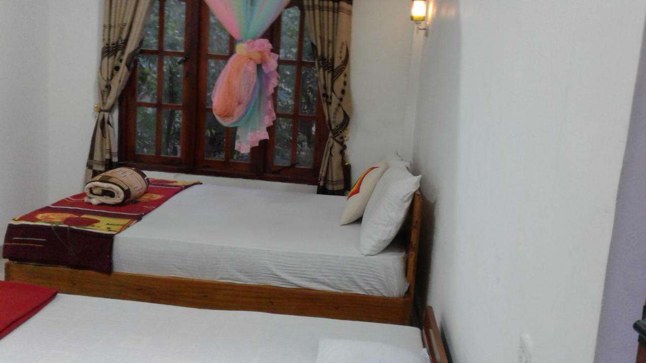 Peters Inn Ella Bagian luar foto